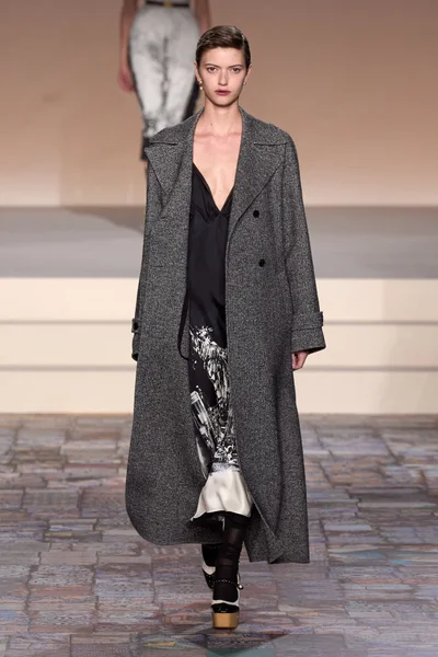 Look 32